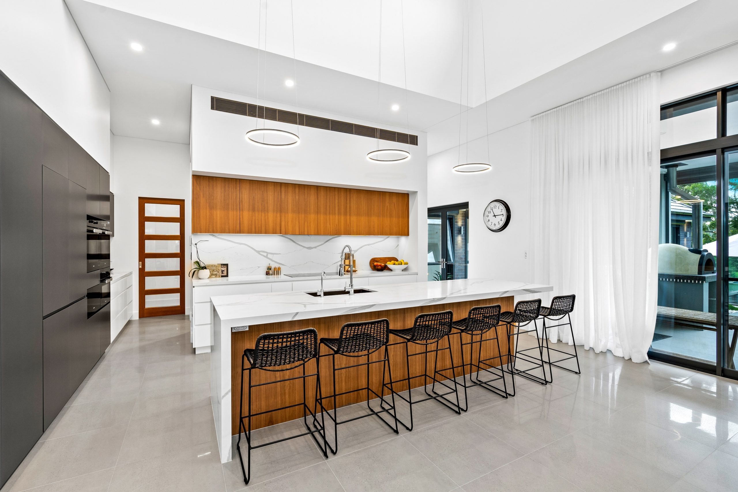 Best Modern Kitchen Designs Luxury Kitchen Renovations Cabinetry Huge Kitchen Showroom Kitchen Designers Indoor And Outdoor Alfresco Kitchens 30 Mins From Sydney Cbd